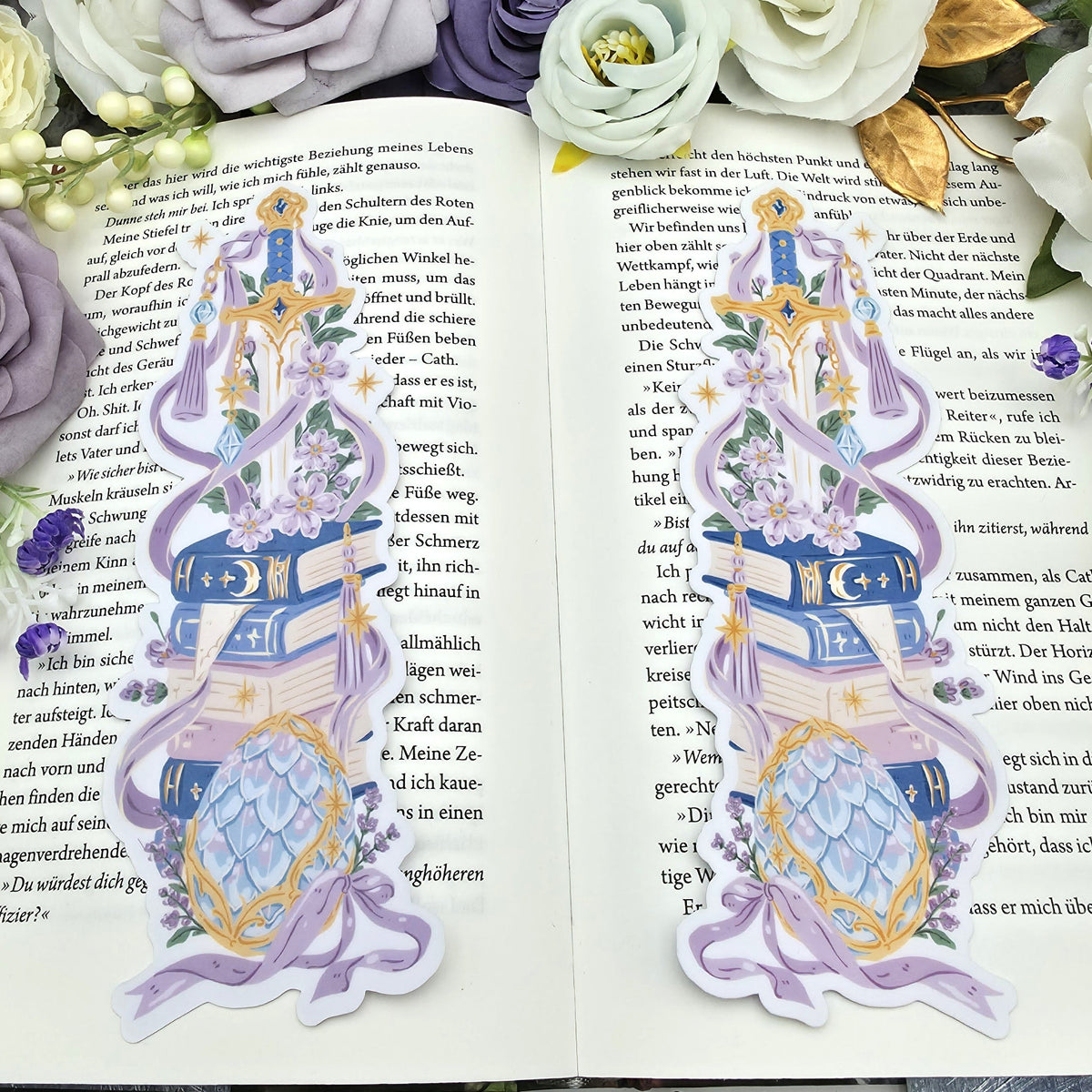 Lesezeichen Fantasy Bookstack | Die Cut Bookmark