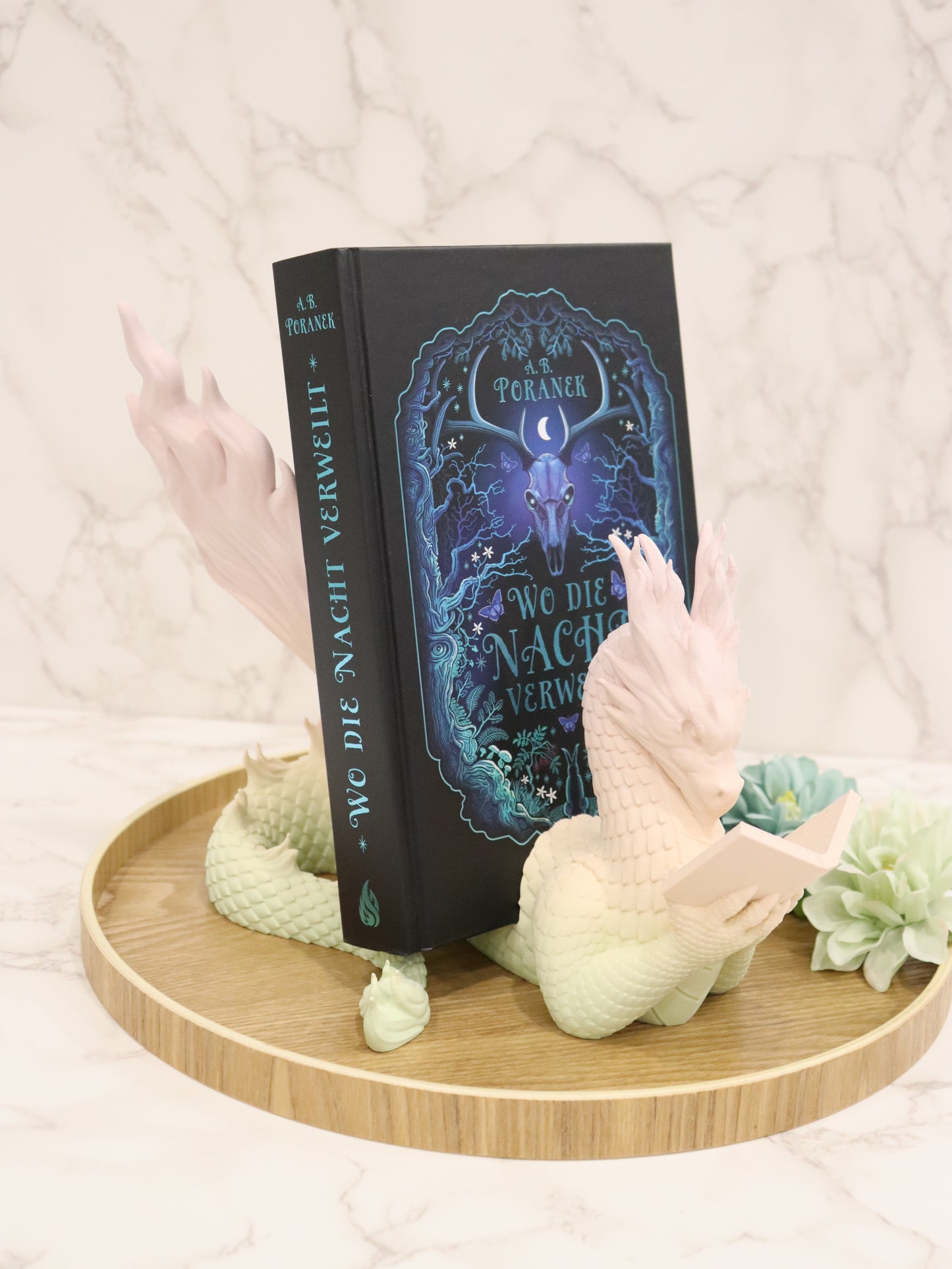 Buchhalter lesender Flammendrache Regenbogen | verschiedene Größen | 3D Druck | Aufsteller Bücher E-Reader Tablet