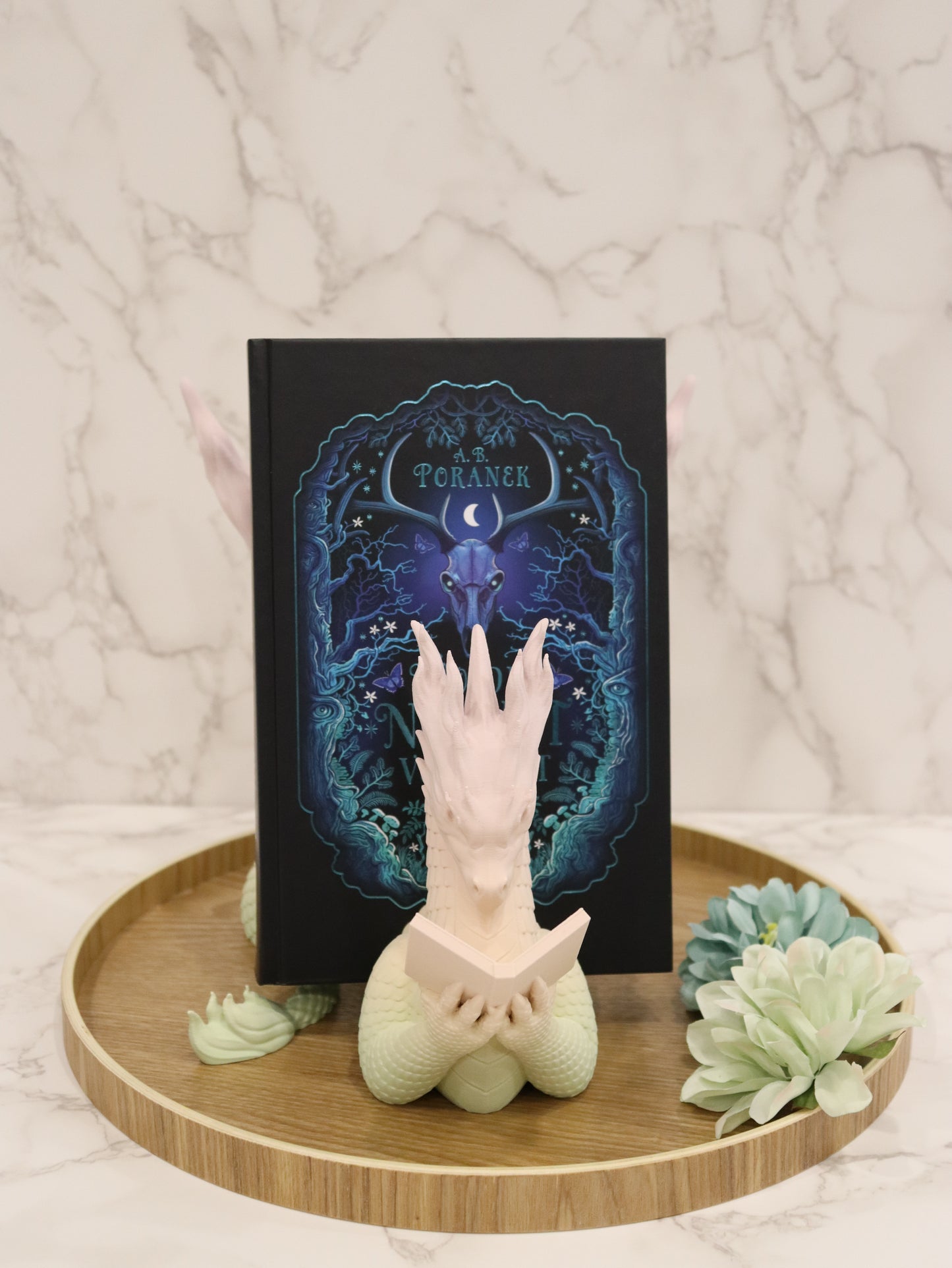 Buchhalter lesender Flammendrache Regenbogen | verschiedene Größen | 3D Druck | Aufsteller Bücher E-Reader Tablet