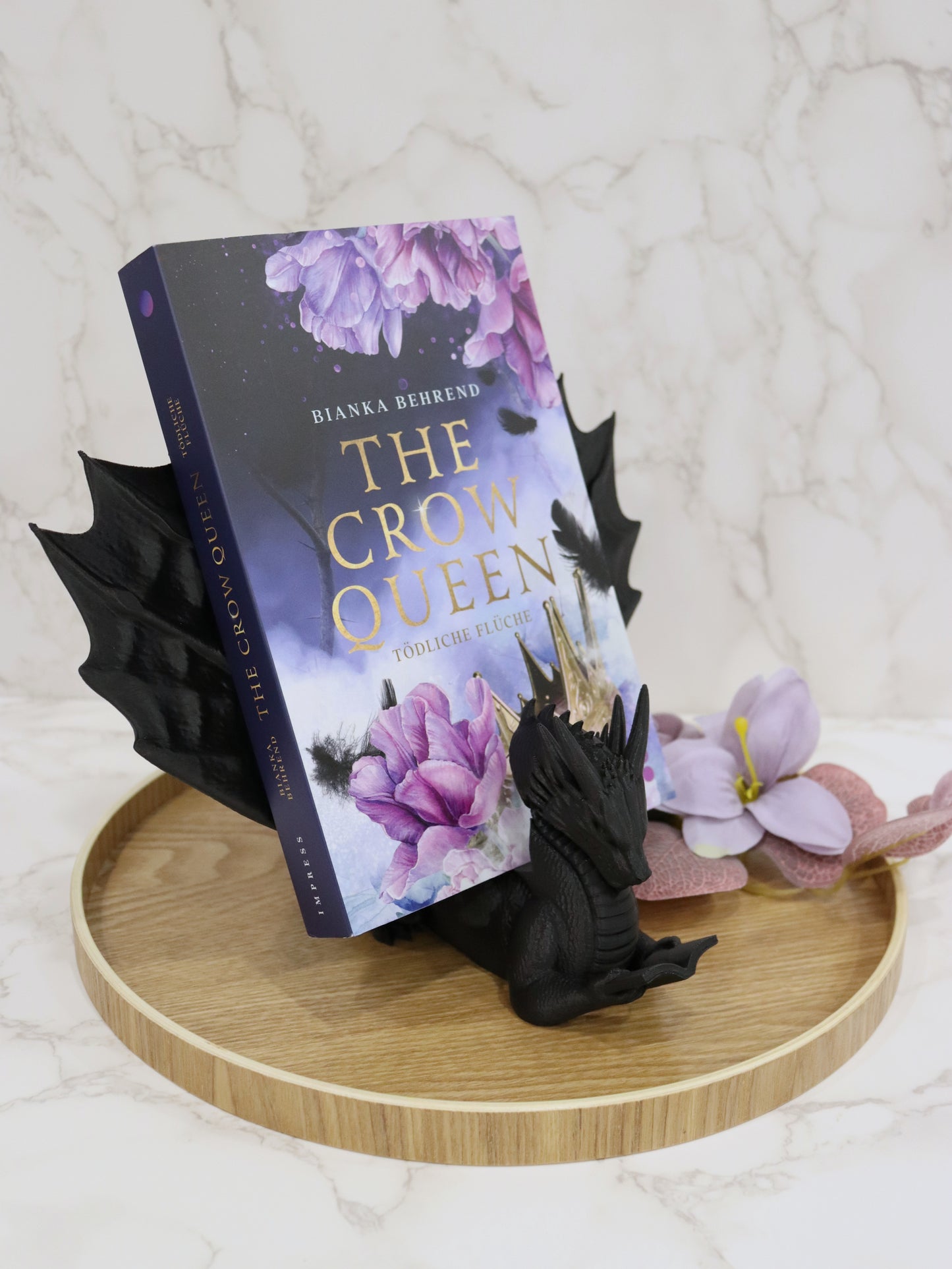 Accountant Reading Dragon Black | various sizes | 3D print | Stand Books E-reader Tablet