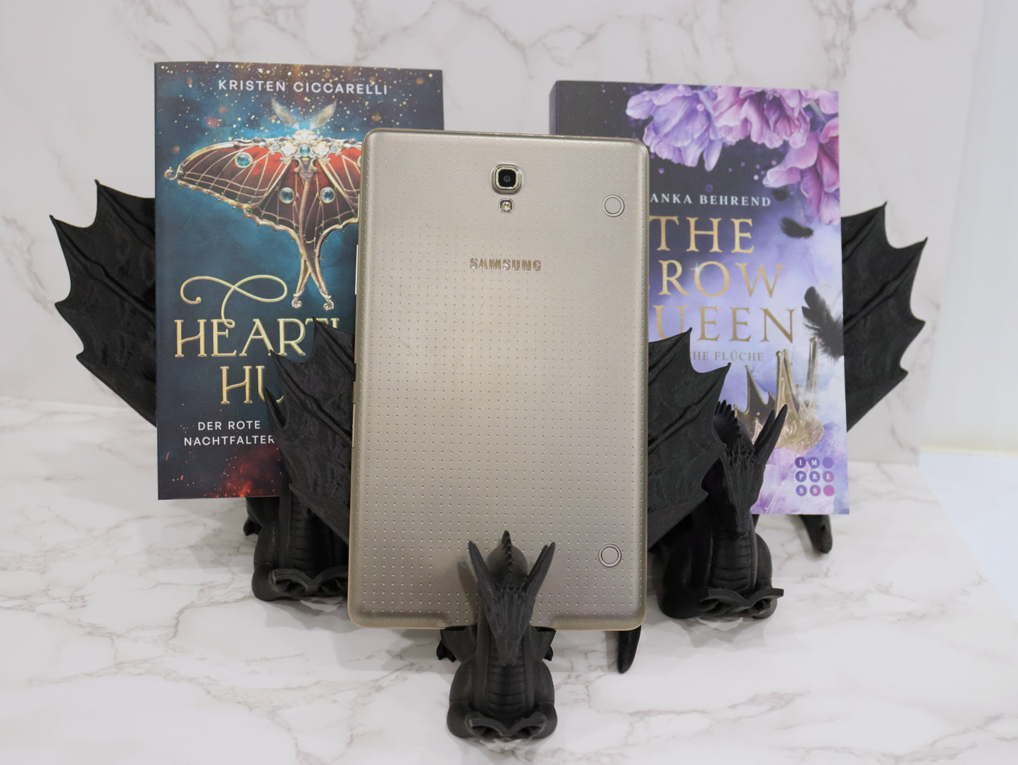 Accountant Reading Dragon Black | various sizes | 3D print | Stand Books E-reader Tablet