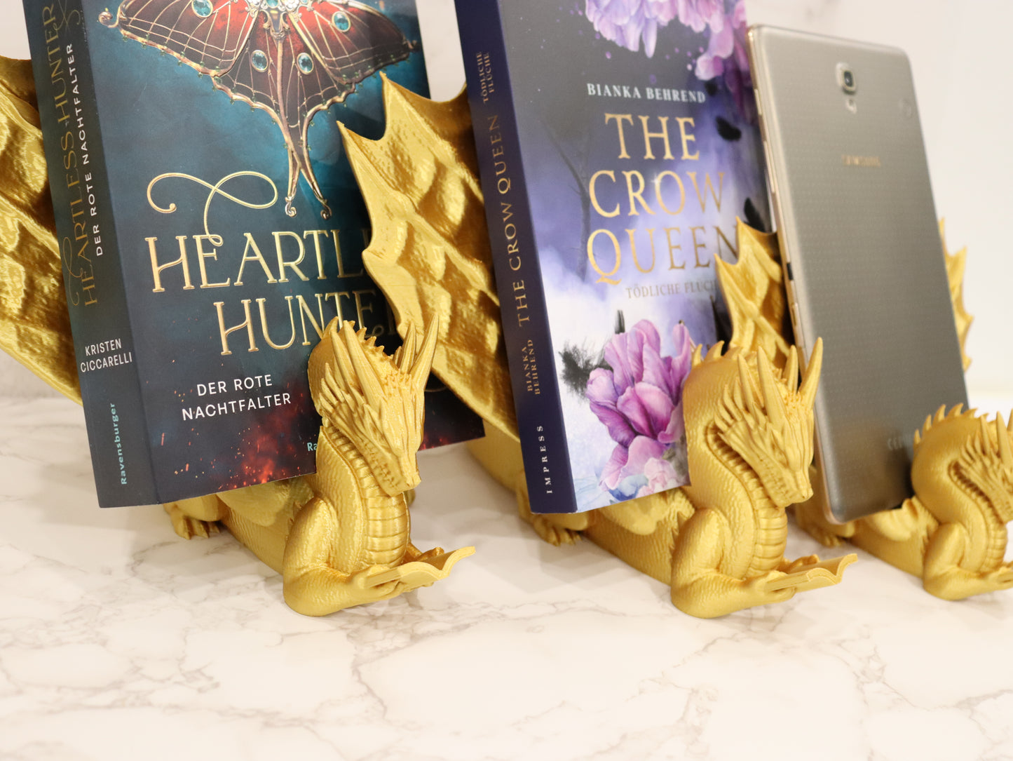 Buchhalter lesender Drache gold glänzend | verschiedene Größen | 3D Druck | Aufsteller Bücher E-Reader Tablet
