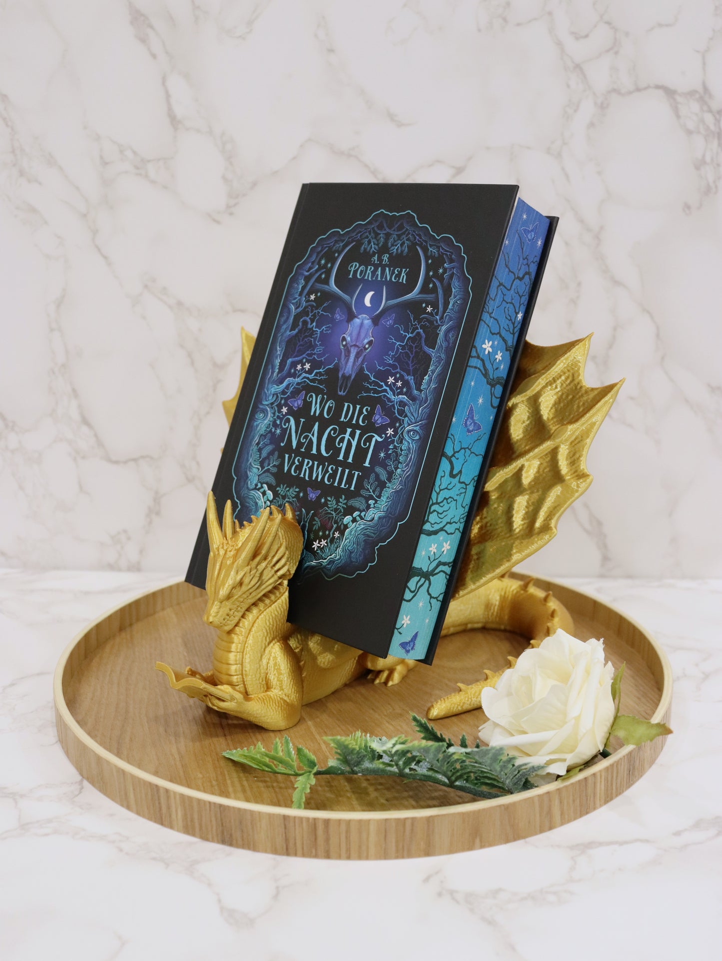 Accountant Reading Dragon glossy gold | various sizes | 3D Print | Stand for Books E-Readers Tablets