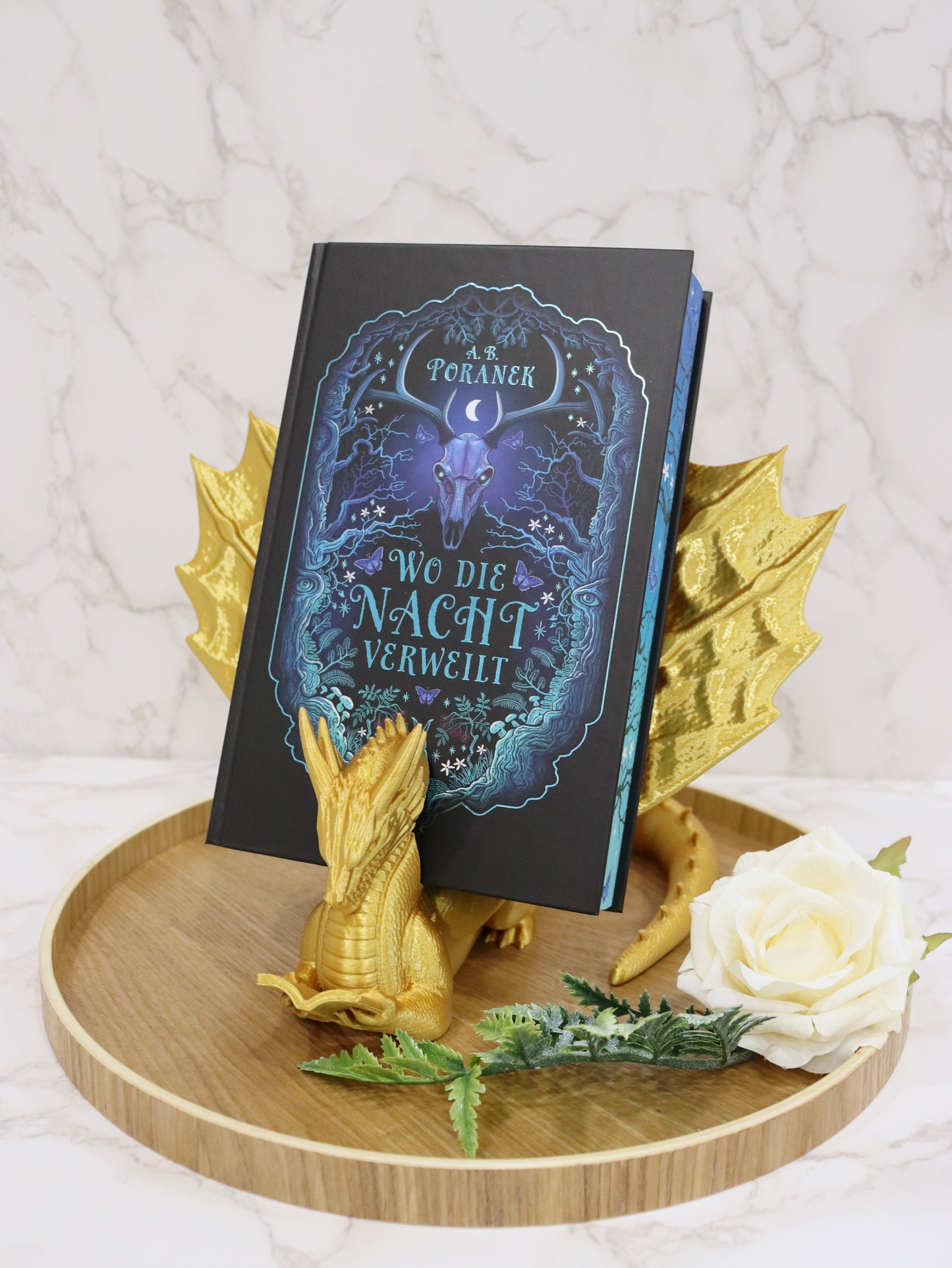 Accountant Reading Dragon glossy gold | various sizes | 3D Print | Stand for Books E-Readers Tablets