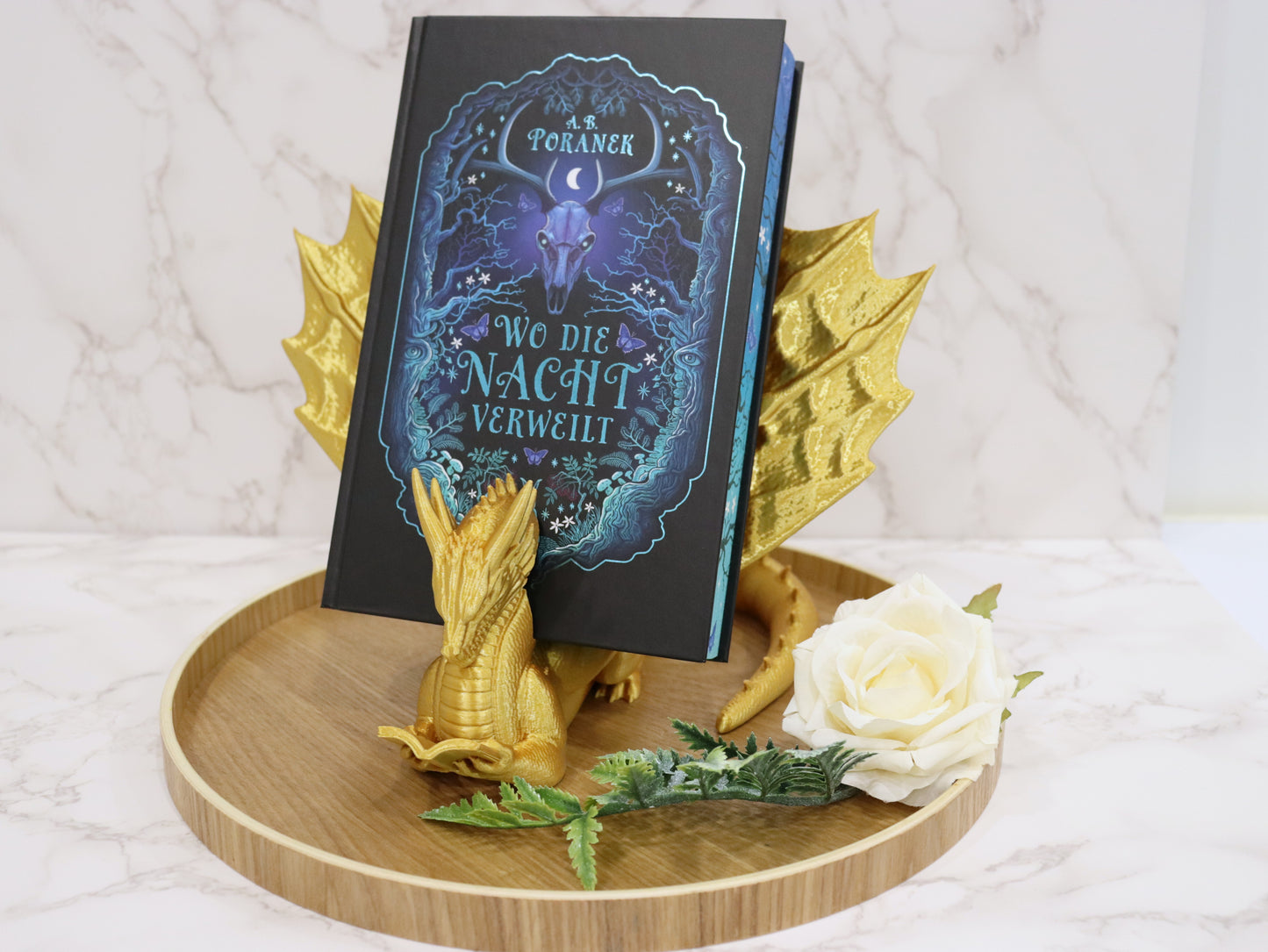Accountant Reading Dragon glossy gold | various sizes | 3D Print | Stand for Books E-Readers Tablets