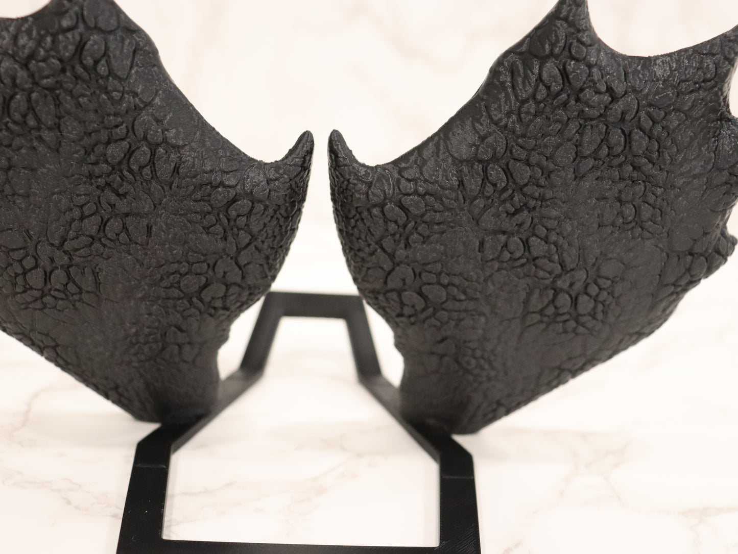Buchständer Drachenflügel Schwarz oder Gold | 3D Druck | Buchstütze | Halter für Buch E-Reader Tablet