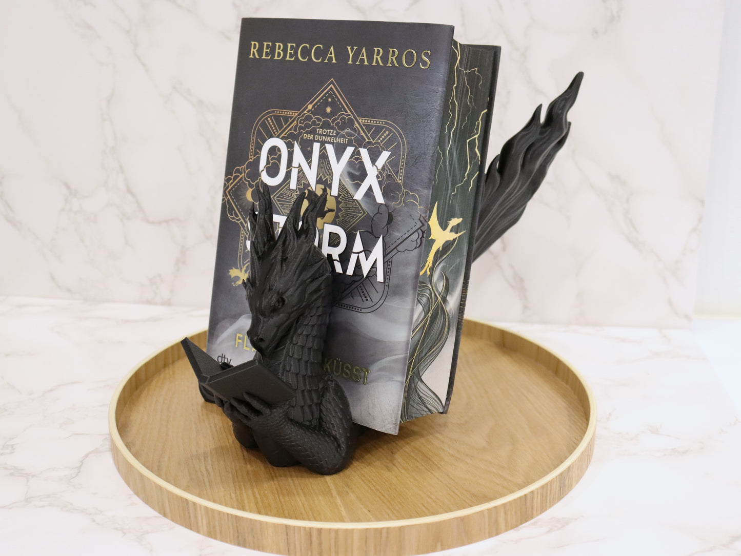 Accountant Reading Fire Dragon Black | various sizes | 3D print | Stand Books E-reader Tablet
