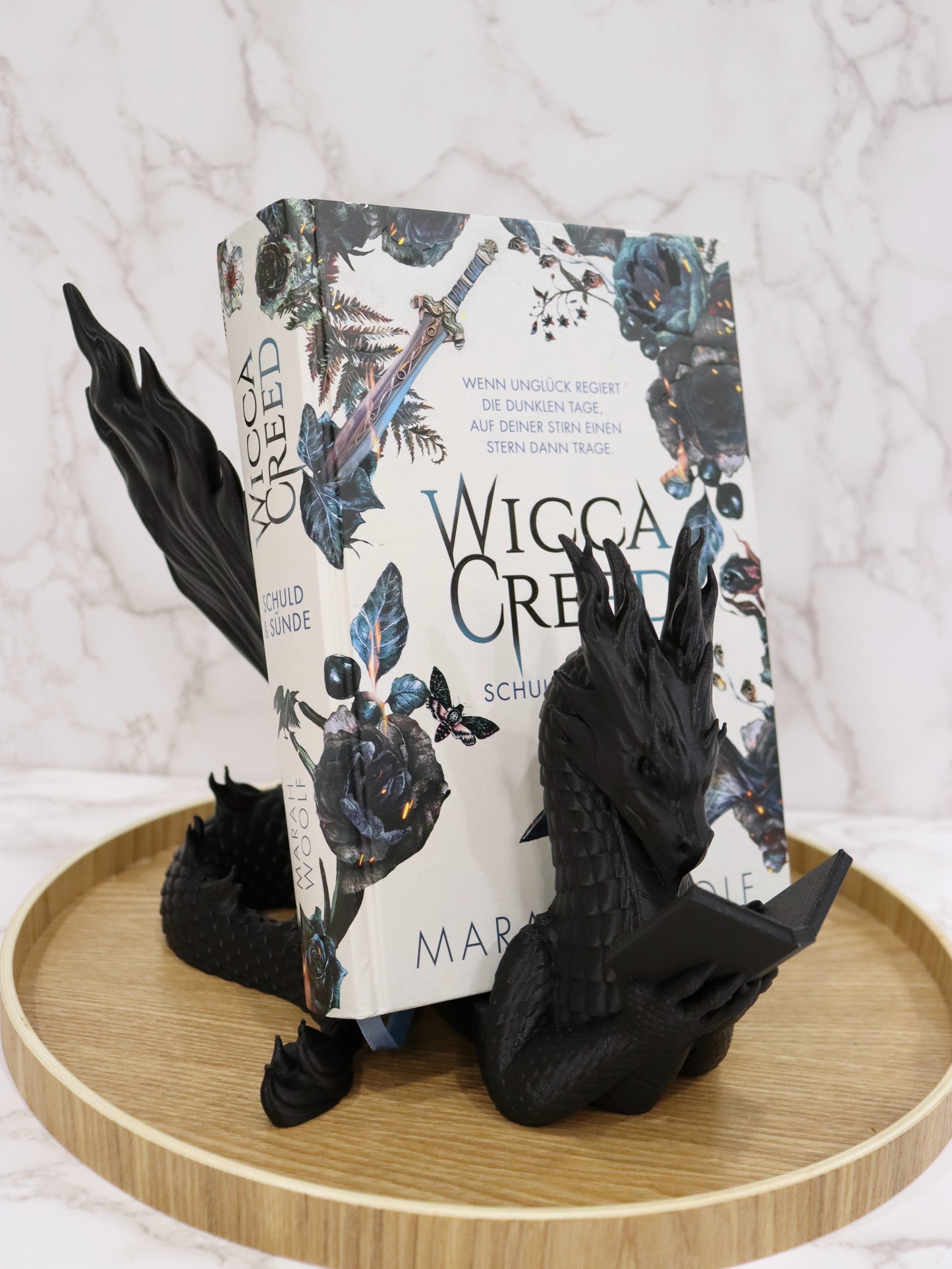 Accountant Reading Fire Dragon Black | various sizes | 3D print | Stand Books E-reader Tablet