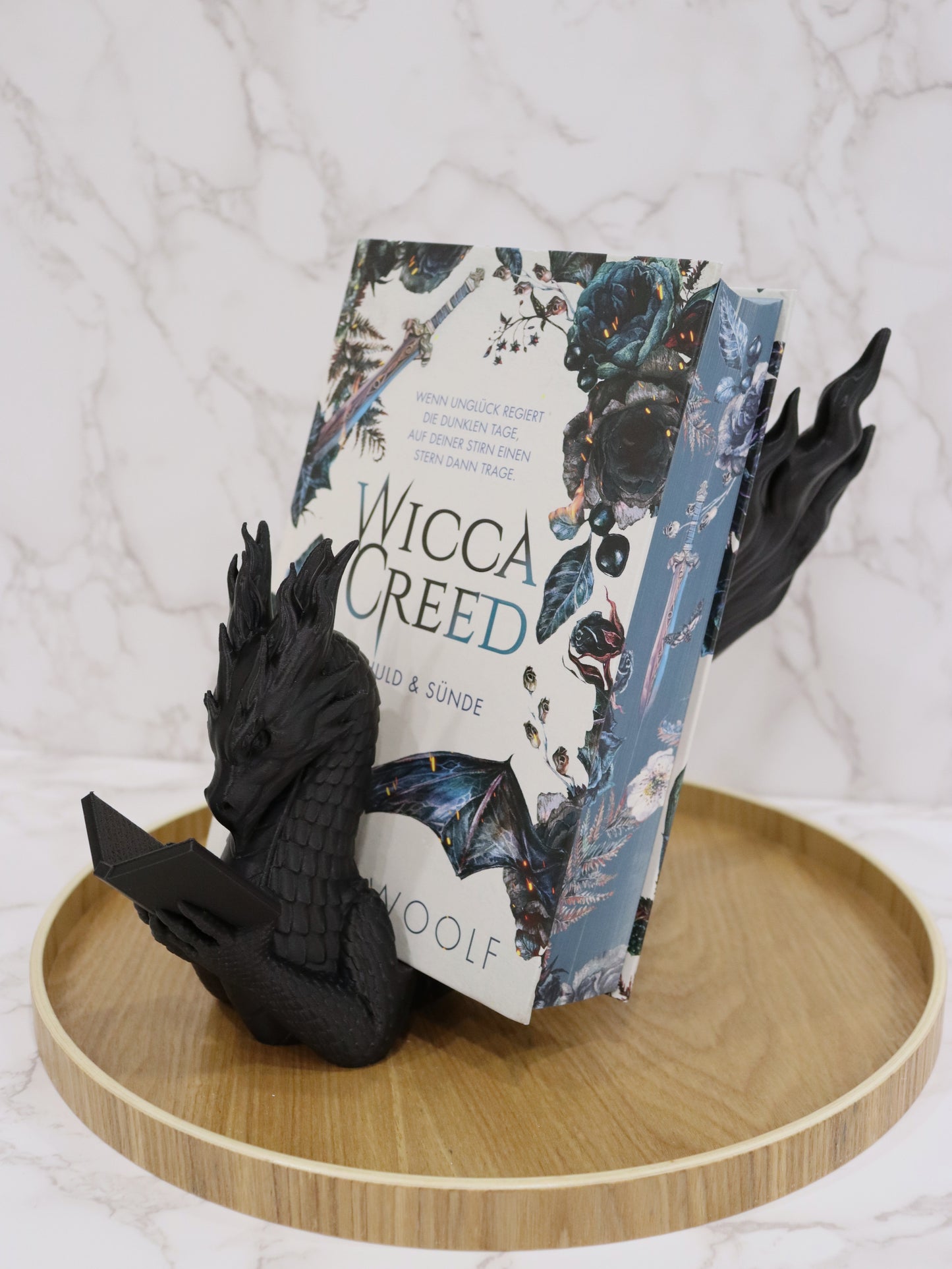 Accountant Reading Fire Dragon Black | various sizes | 3D print | Stand Books E-reader Tablet