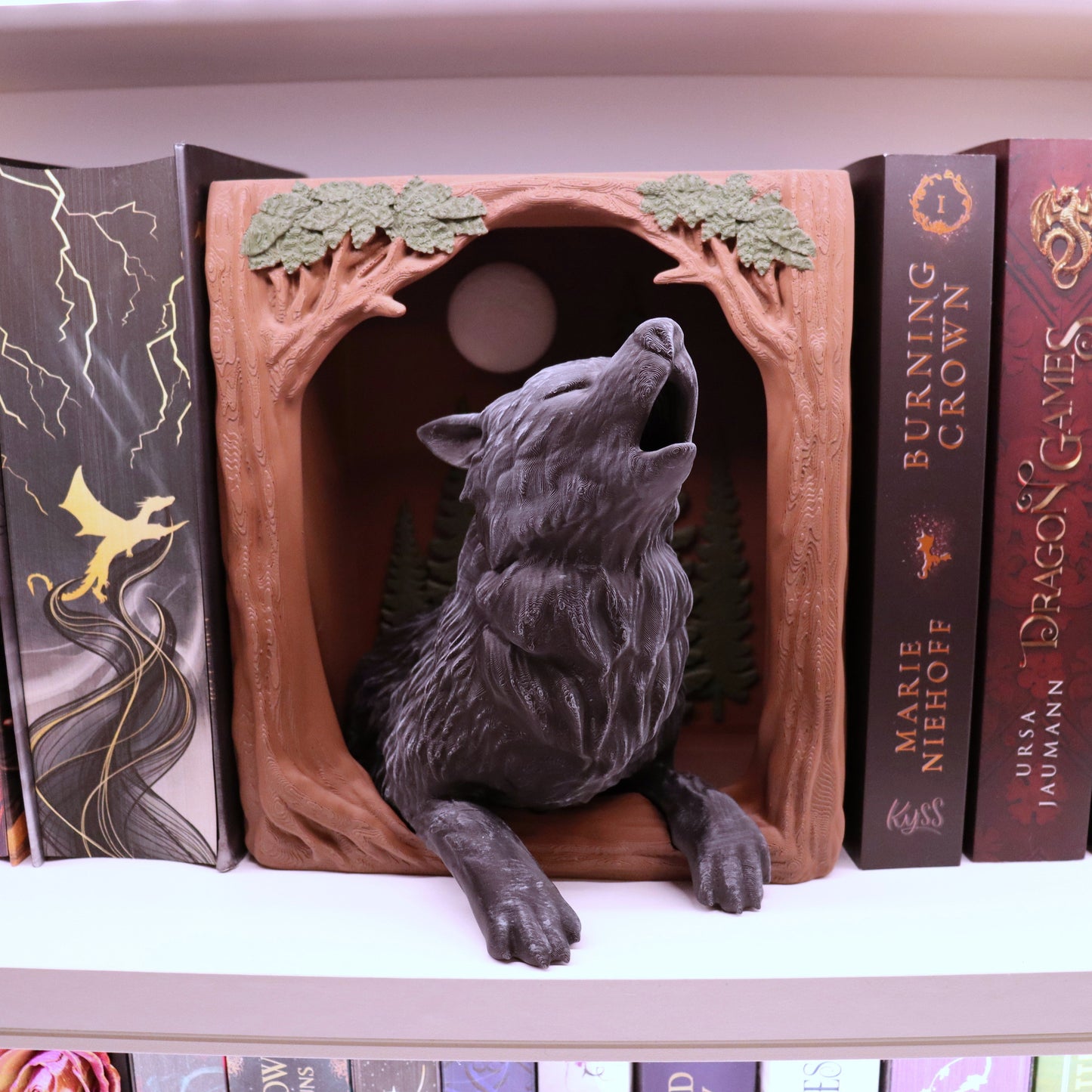 Book Nook Wolf Braun/Schwarz/Silber | 3D Druck | Buchstütze | Dekoration Bücherregal