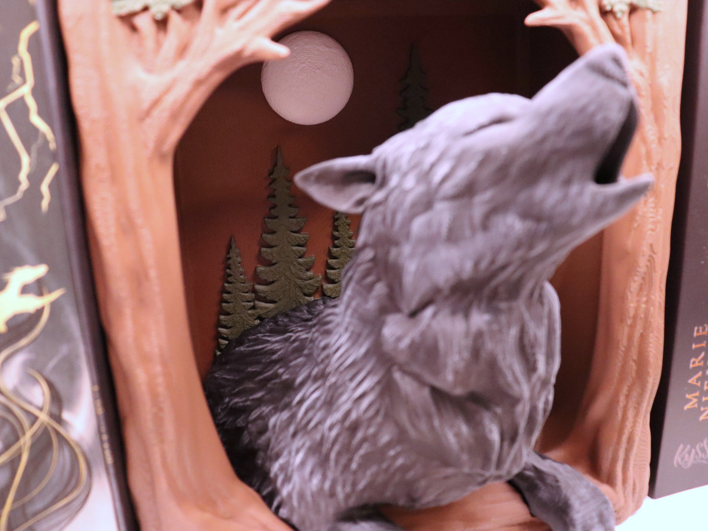Book Nook Wolf Braun/Schwarz/Silber | 3D Druck | Buchstütze | Dekoration Bücherregal