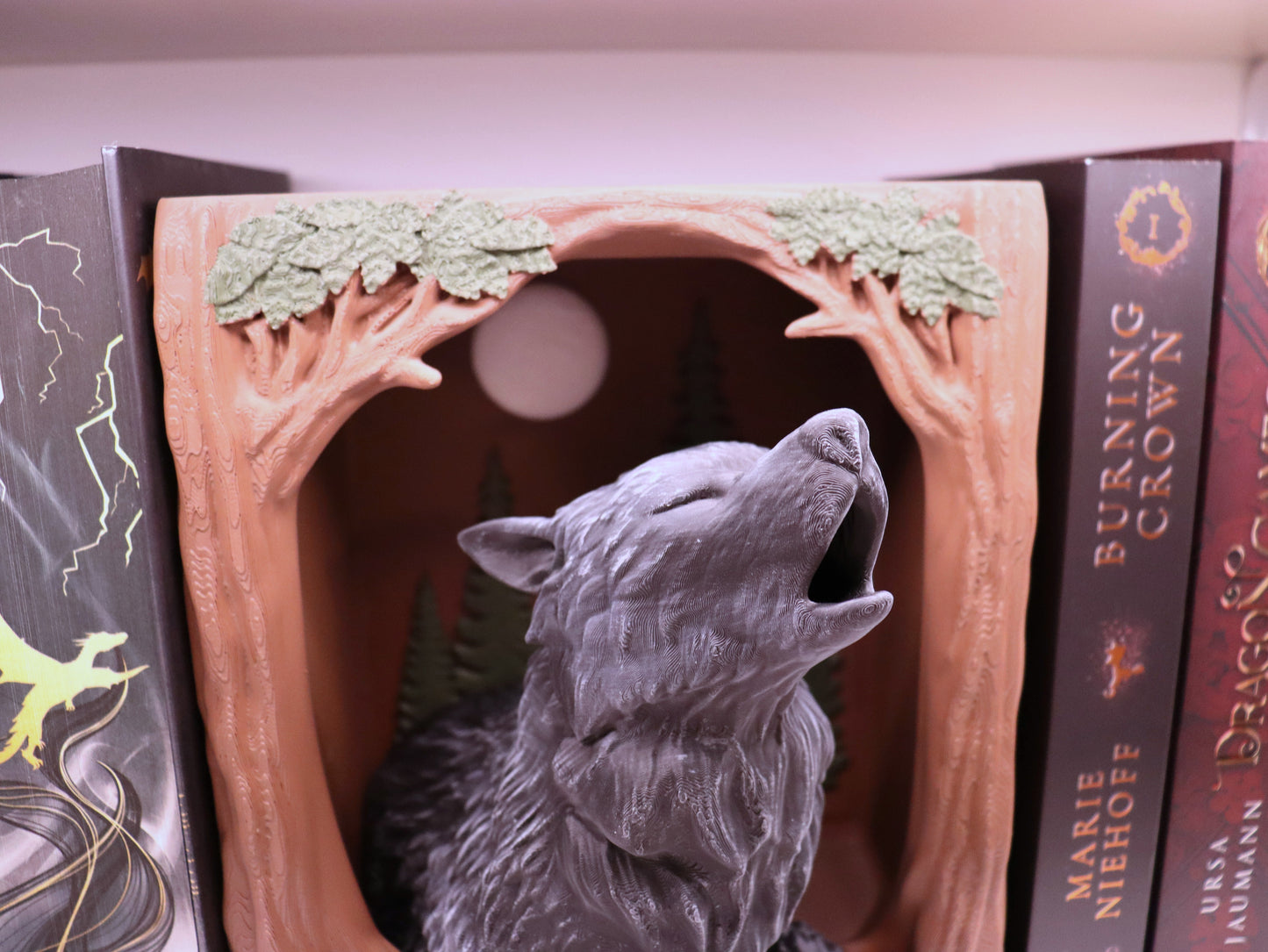 Book Nook Wolf Braun/Schwarz/Silber | 3D Druck | Buchstütze | Dekoration Bücherregal