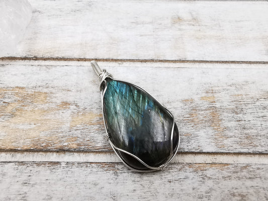 Handgefertigter Labradorit Anhänger | 925er Silber | Wire Wrap Pendant | Einzelstück